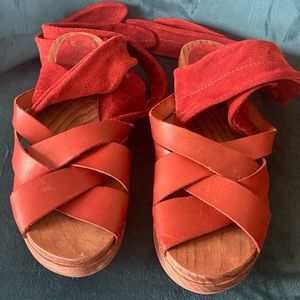 Free People sued clog sandals